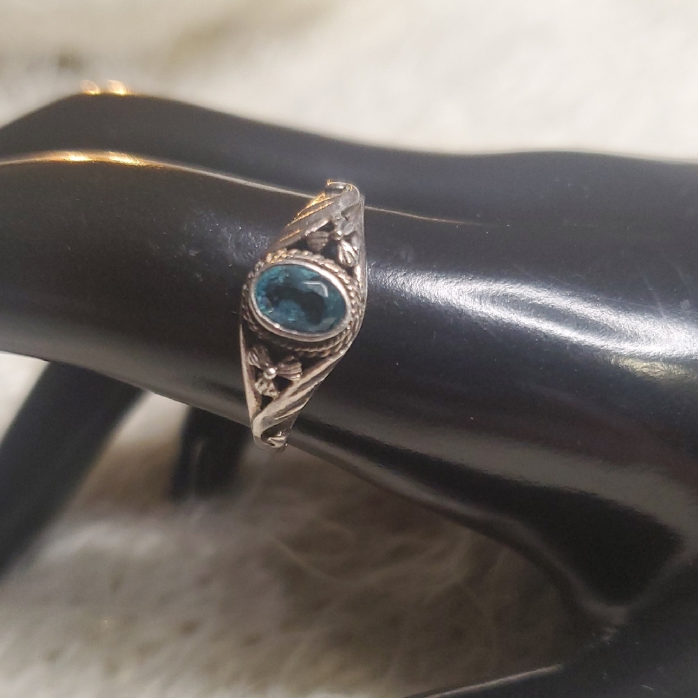 Elegant Silver Ring with Blue Gemstone